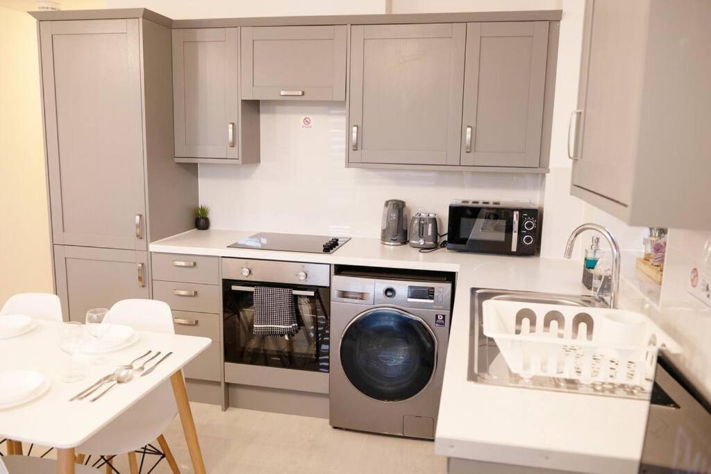 Walnut Flats: Luxurious 2-Bedroom Near Oxford Kidlington Exterior photo