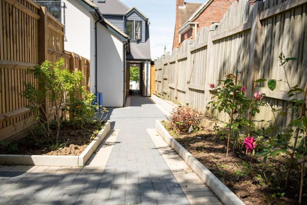 Walnut Flats: Luxurious 2-Bedroom Near Oxford Kidlington Exterior photo