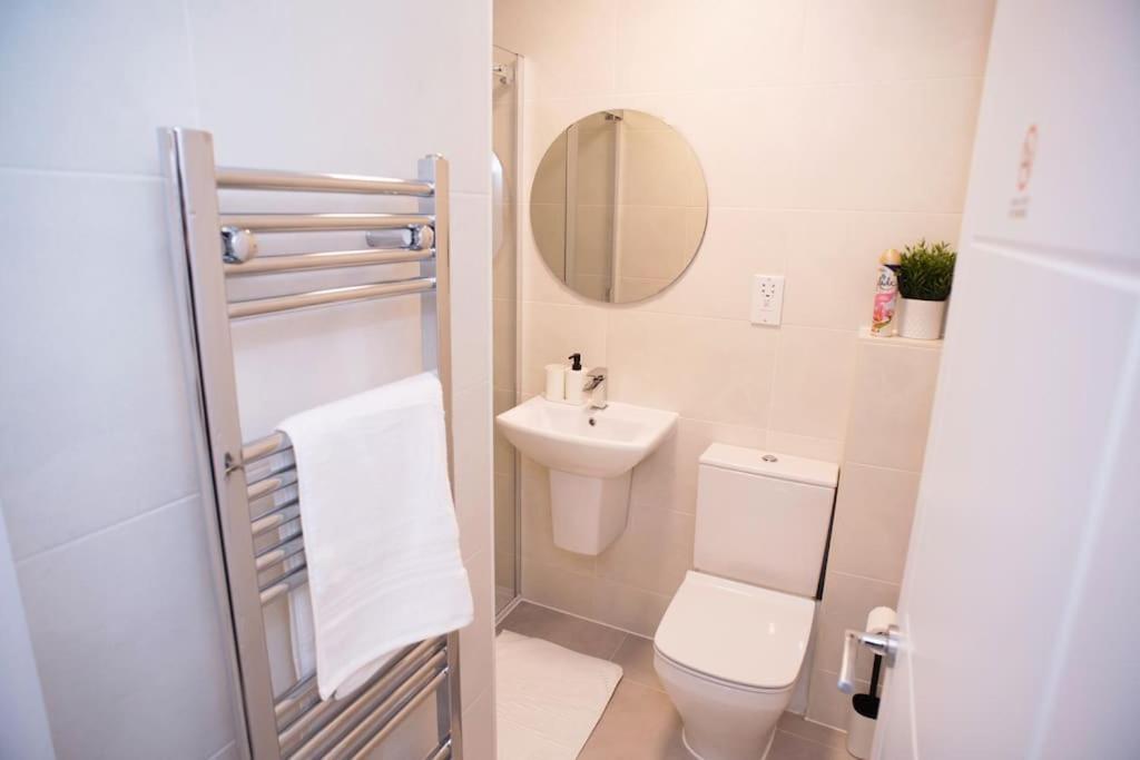 Walnut Flats: Luxurious 2-Bedroom Near Oxford Kidlington Exterior photo